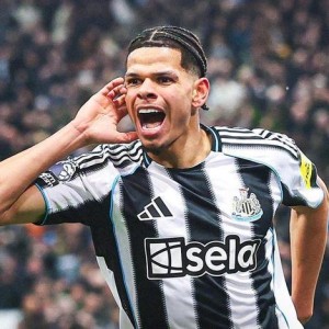 乐鱼体育下载-纽卡2-1绝杀！曼联多达1人却输球！卡里克执教首负，11轮不败终结